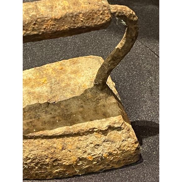 Antique Cast Iron Sad Iron - Heavy Wear - Picture 4 of 5